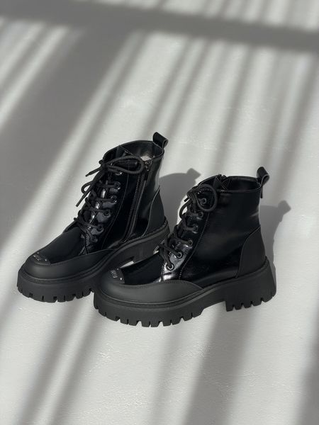 Зимові черевики лаковані на шнурівці чорні gp-1125-11434-40 фото